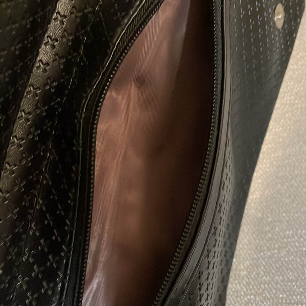 Jing Pin Black Crossbody - Gem